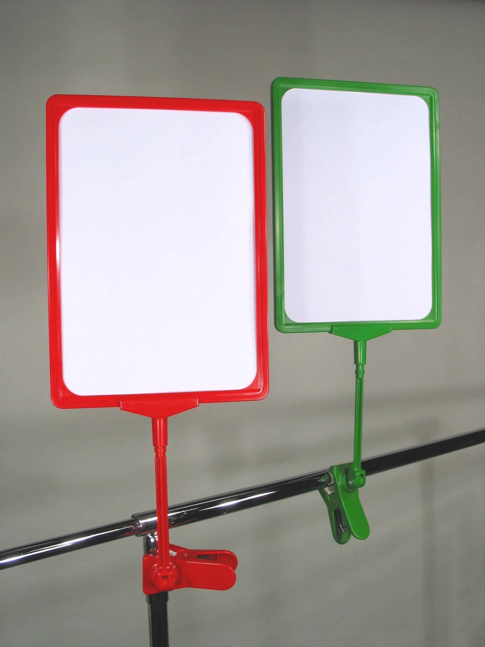Plakathalter mit Klammerallrounder DIN A4-grün