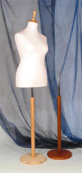 Damenbüste Übergröße (Größe 42/44) "Low Price" mit Rundfuß div. Farben